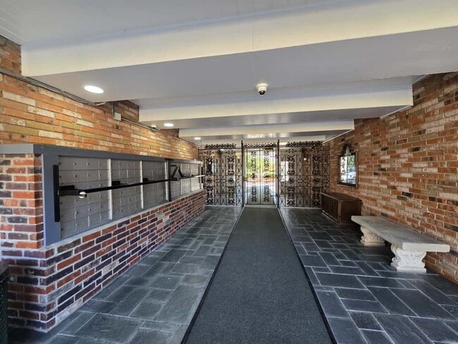 Building Photo - 8401 N New Braunfels Ave