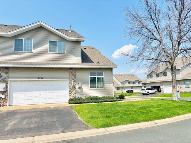 Building Photo - Spacious 3bed Townhome in Coon Rapids.  FI...
