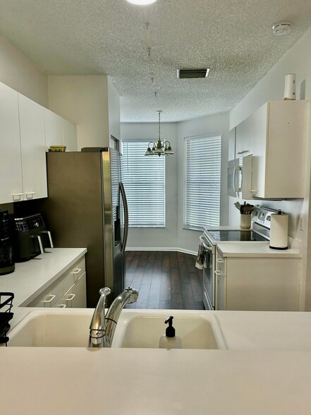 Building Photo - 20930 Via Jasmine