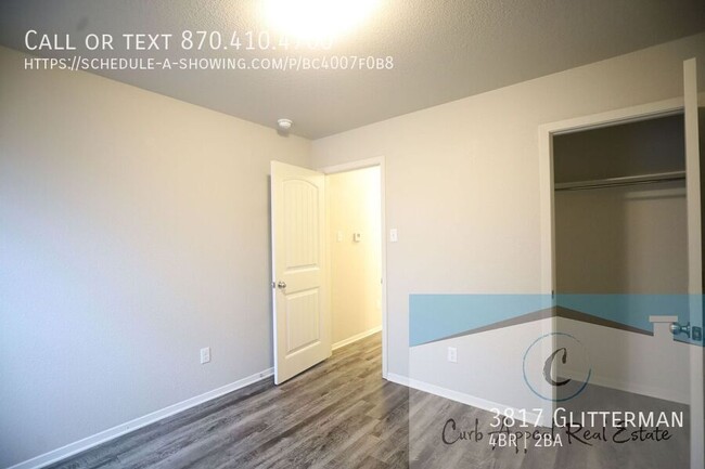 Building Photo - $900 move in special!! Spacious 4 bed, 2 b...