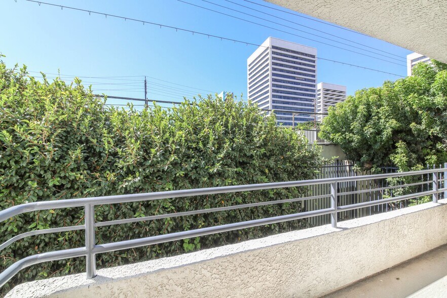 Building Photo - 1751 S Bentley Ave