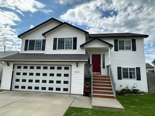 Primary Photo - 4BR/3BA Medical Lake House!