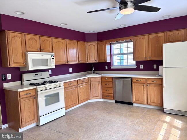 Building Photo - 7708B Normandy Dr