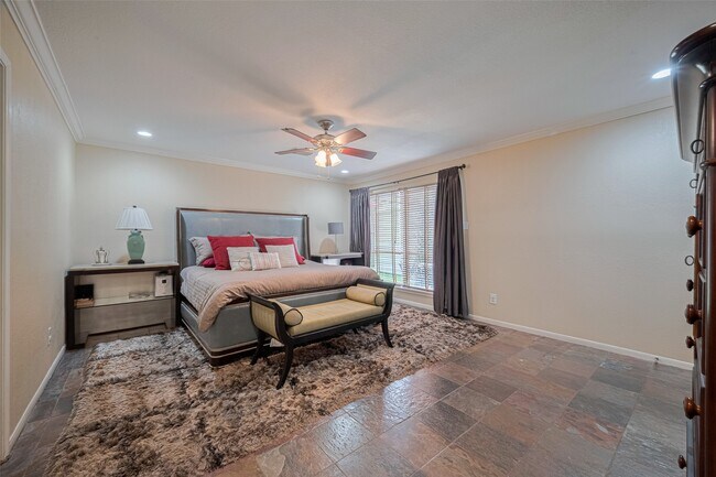 Building Photo - 12231 Carriage Hill Dr