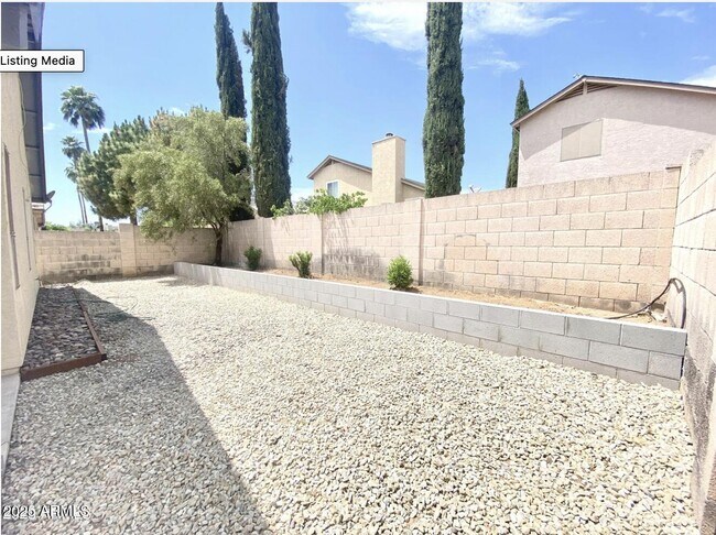 Building Photo - 3052 E Siesta Ln