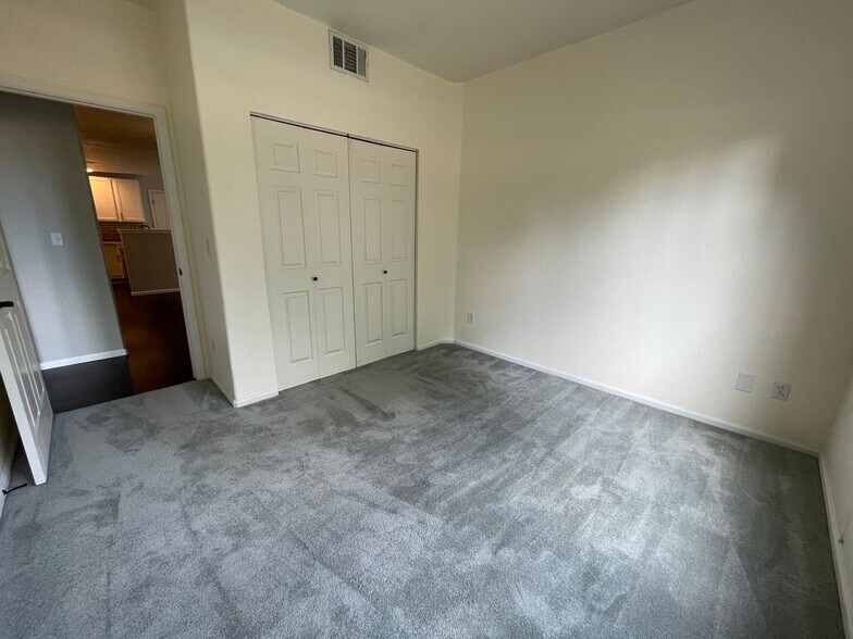 Building Photo - 2113 S Fulton Cir