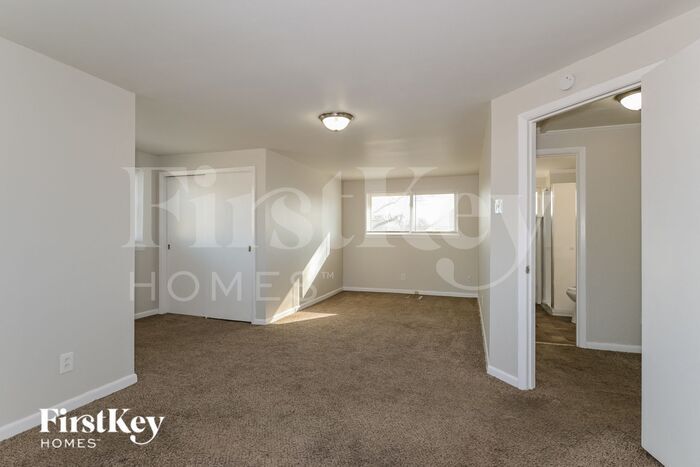 Building Photo - 8680 Belhaven Dr