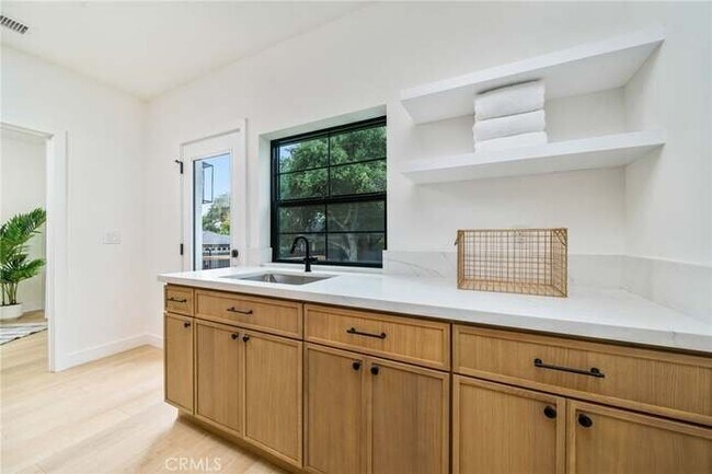 Building Photo - 2967 Casitas Ave