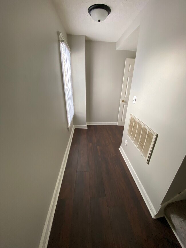 Building Photo - 2901 28th Ave S