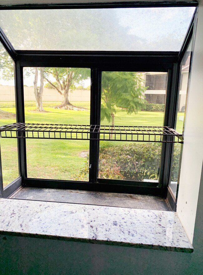 Building Photo - 508 Gardens Dr