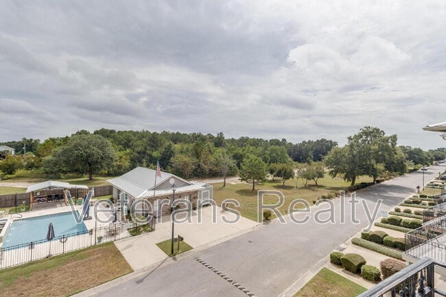 Building Photo - 28 Oak Alley Ln