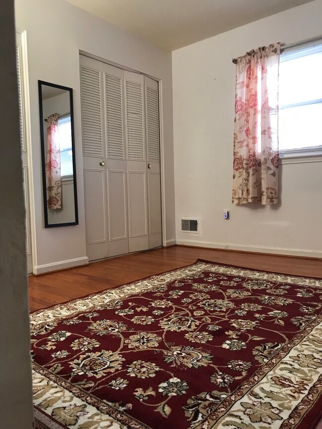 Building Photo - 5603 Lalos St