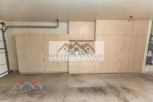 Building Photo - 10864 E Lindner Ave