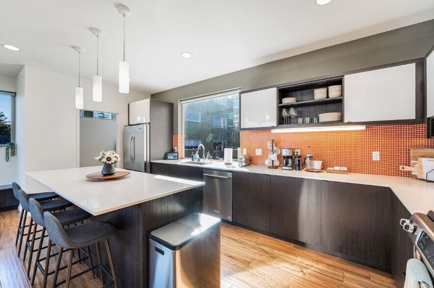 Building Photo - 2323 W Crockett St