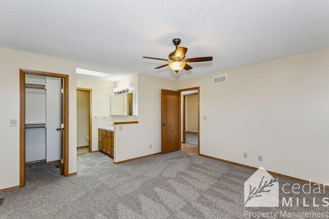 Building Photo - Wonderful Split Level Home in North Wichita