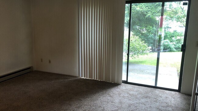 Building Photo - 2005 NE Terre View Dr