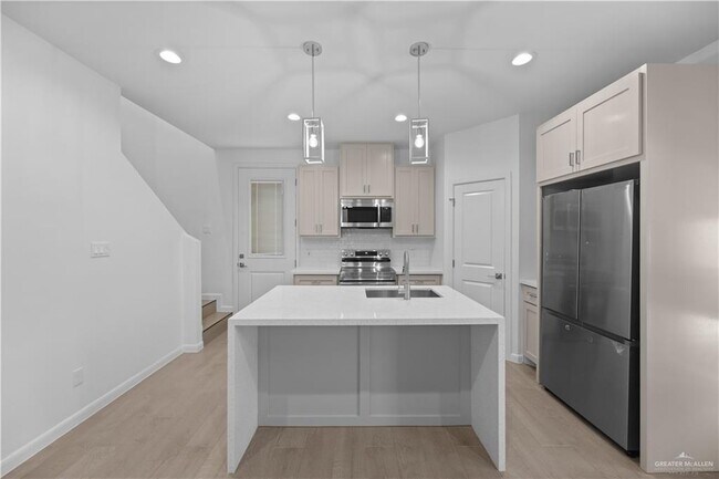Building Photo - 19 Camellia Ave