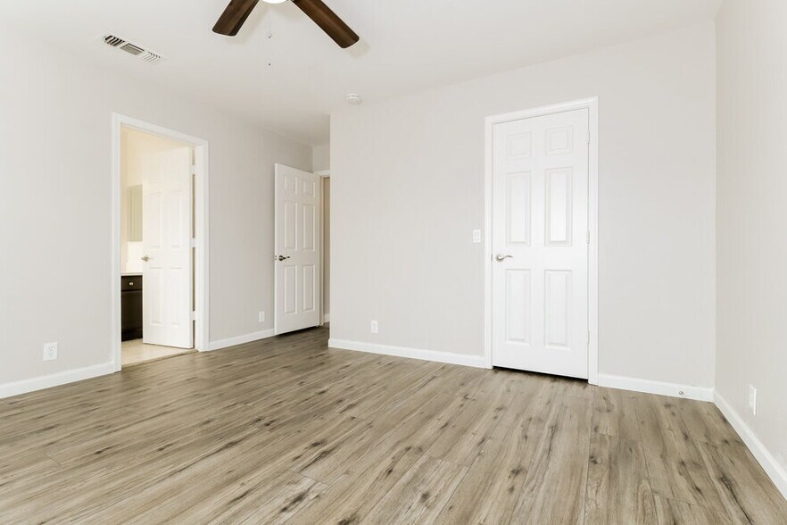 Building Photo - 10235 W Medlock Dr