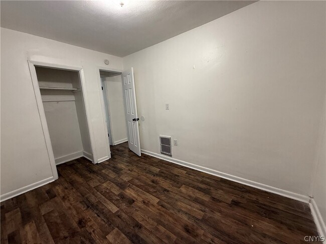 Building Photo - 108 Spring St