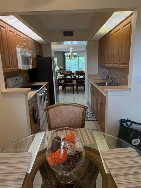 Building Photo - 1601 Abaco Dr