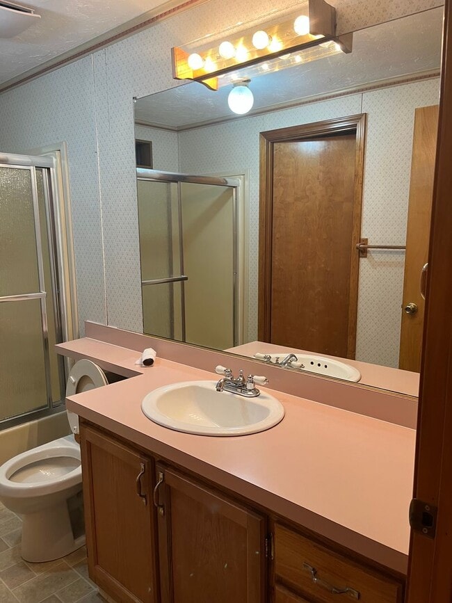 Building Photo - 261 Crest Dr