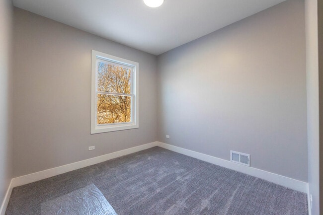 Building Photo - 5552 S Shields Ave