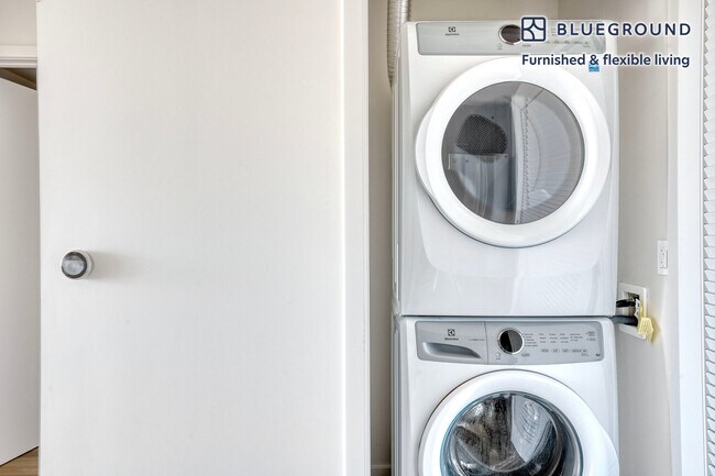 Building Photo - 975 Bryant St