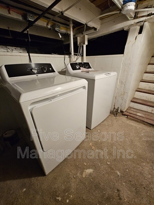 Building Photo - 206-208 North Champlain Street - 208