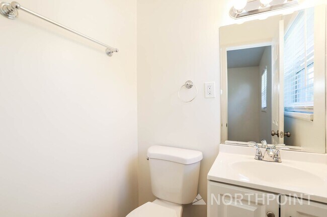 Building Photo - 3 BR/1.5BA | Newly Renovated Single Family Home |  Huge backyard|In Jacksonville!