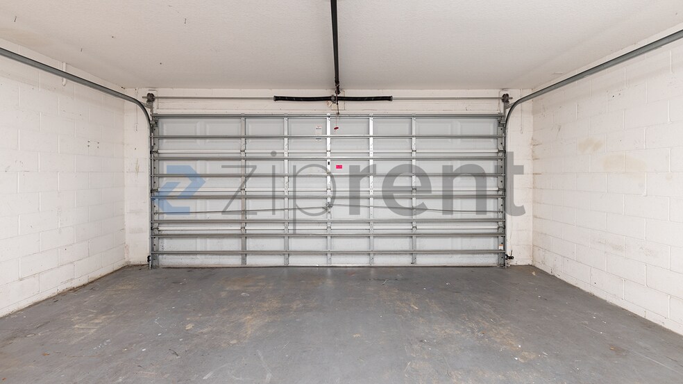 Building Photo - Unit