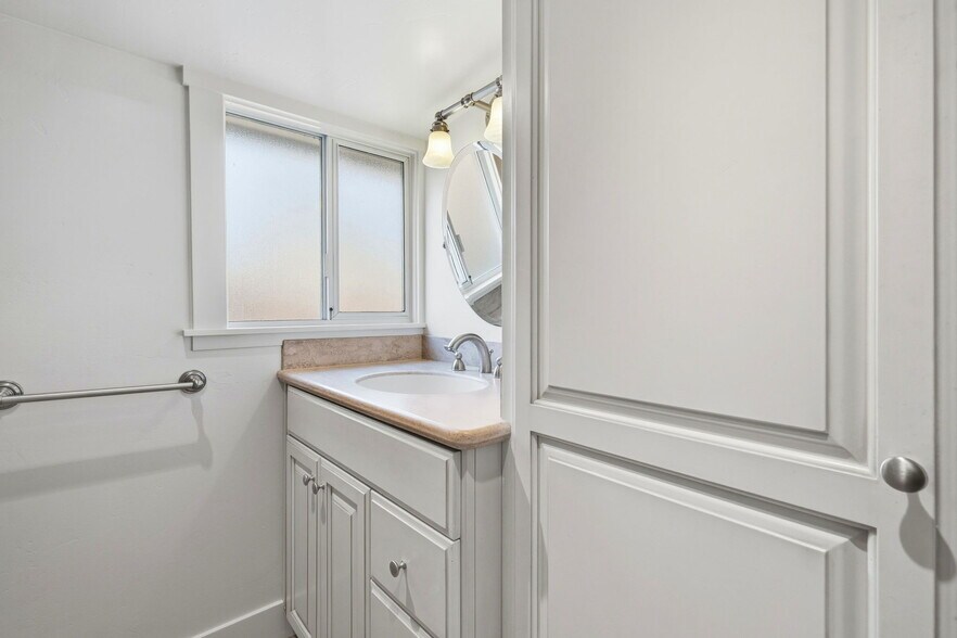 Building Photo - 603 Poplar Ave