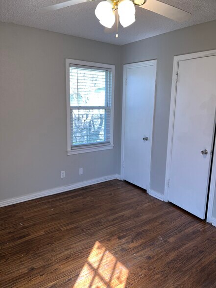 Building Photo - 7459 Mohawk Ave