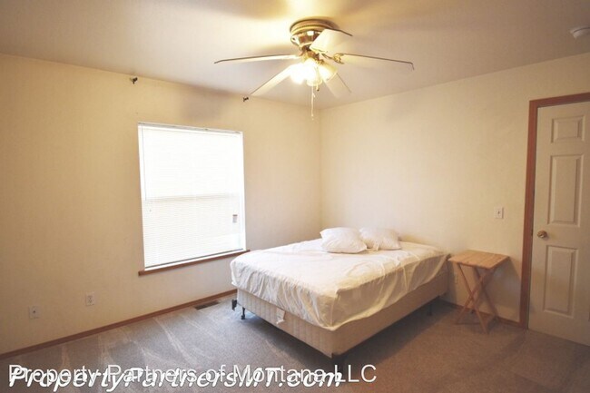 Building Photo - 204 Show Pl