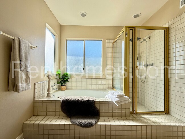 Building Photo - 12613 Crest Knolls Ct