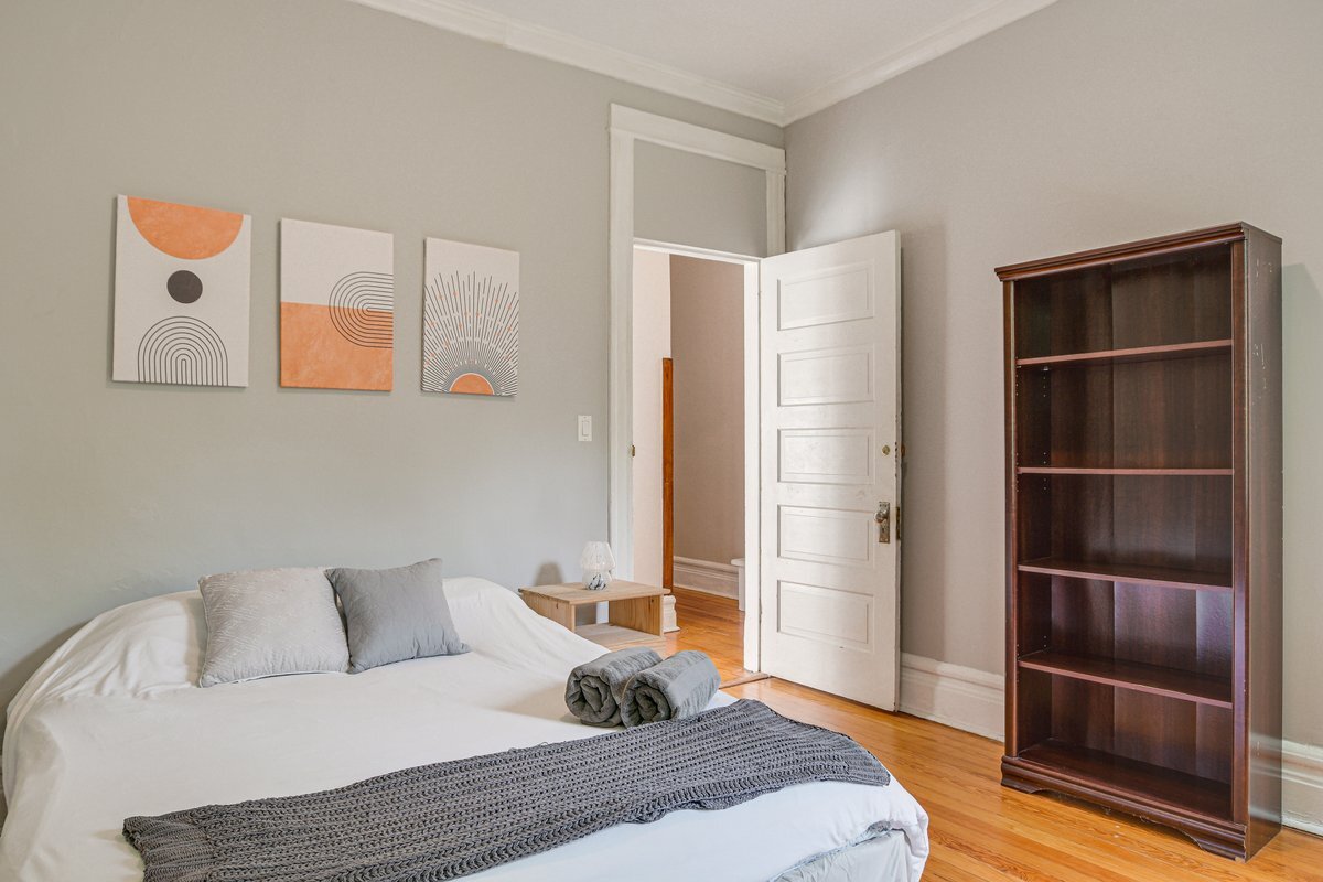 Building Photo - 5429 S Blackstone Ave