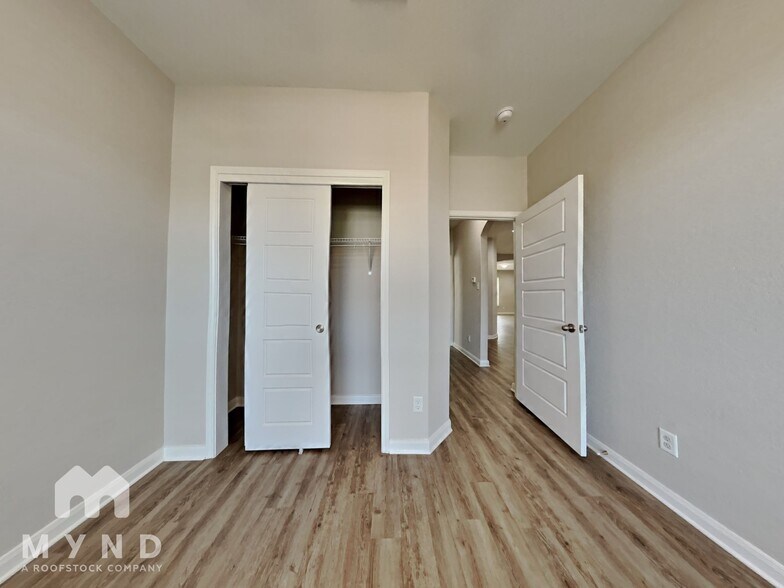 Building Photo - 2066 Rhesus Vw