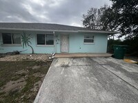 Building Photo - 2 Bedroom 2 Bathroom Duplex In Englewood Fl.