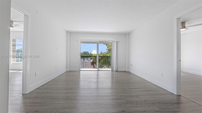 Building Photo - 4158 Inverrary Dr