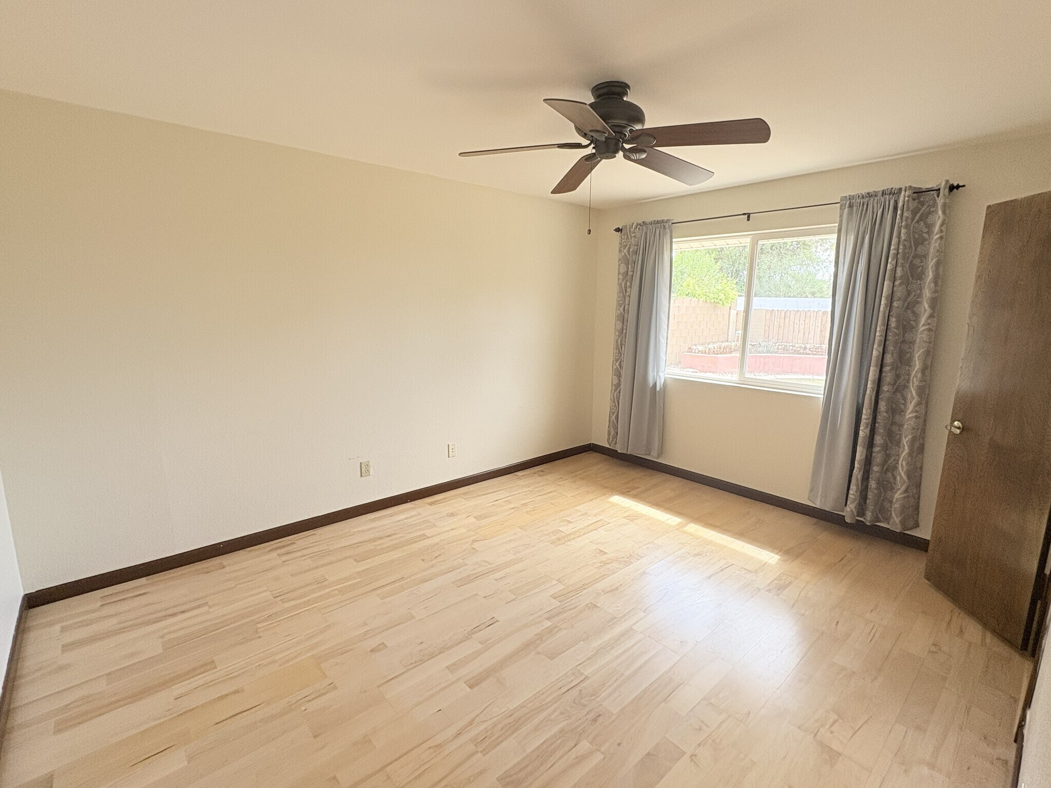 Building Photo - 1013 W Keating Ave