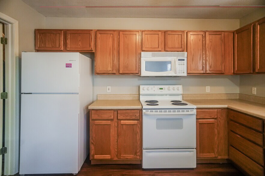 Kitchen - 3713 S Cramer Cir