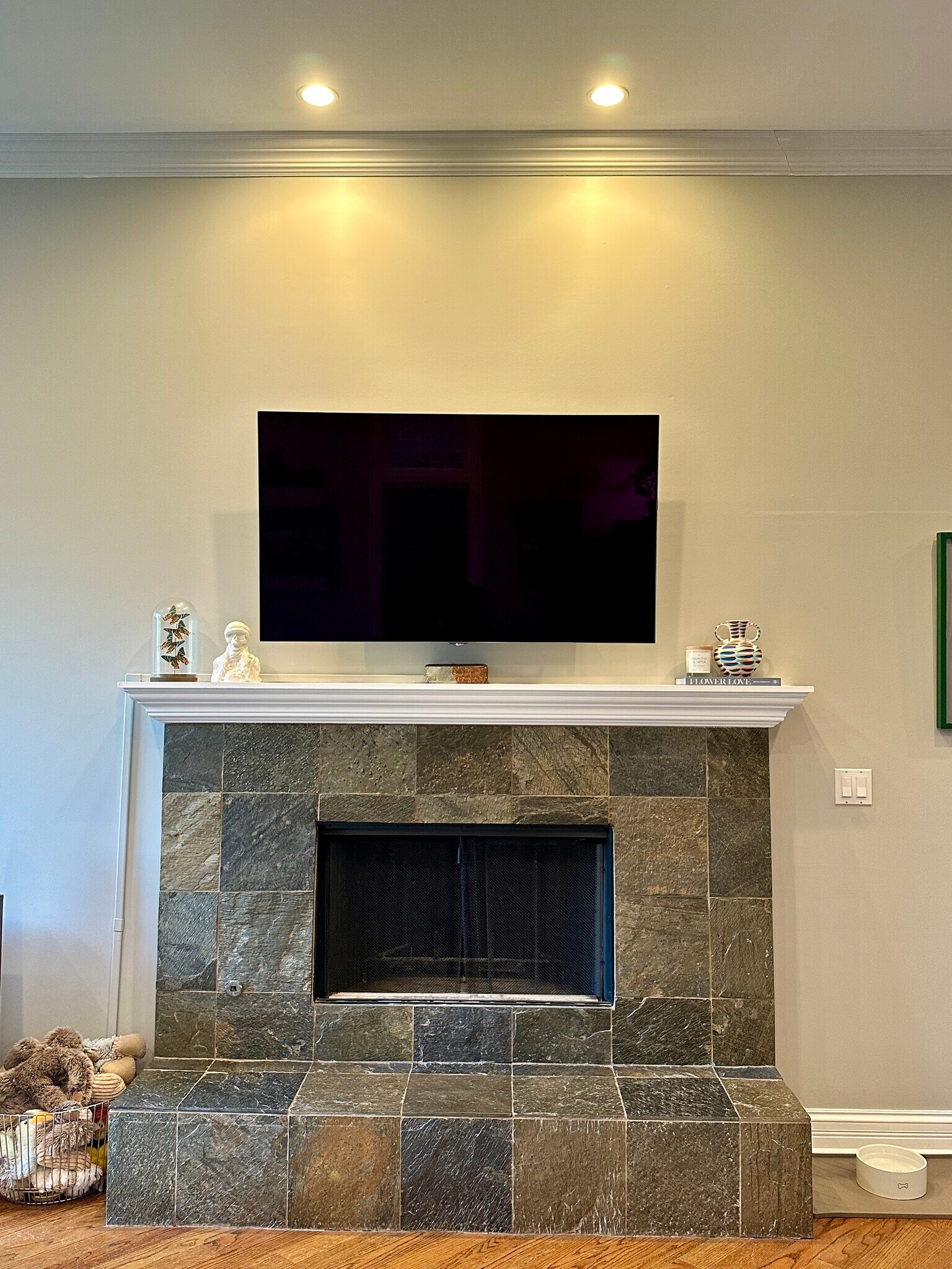 Gas/Log Fireplace - wire for surround sound - 2651 W Haddon Ave