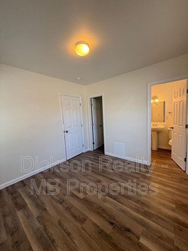Building Photo - 56 1/2 S. Wells Avenue