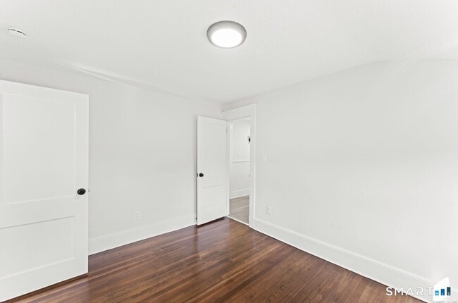 Building Photo - 541 Savin Ave