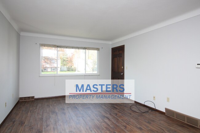 Building Photo - 135 Edgewood Dr