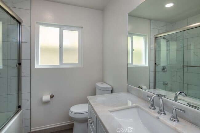 Building Photo - 25040 Everett Dr