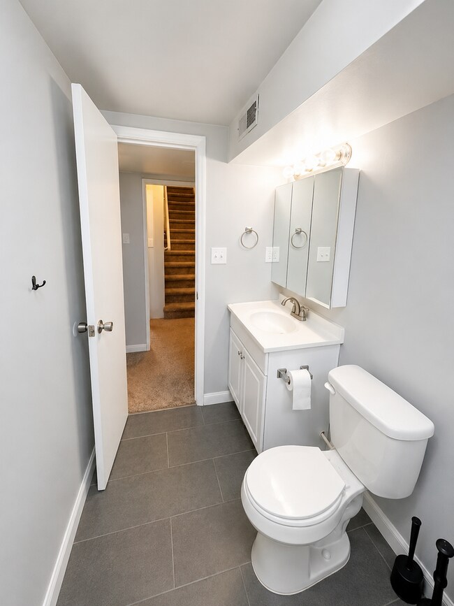Building Photo - 223 500 S