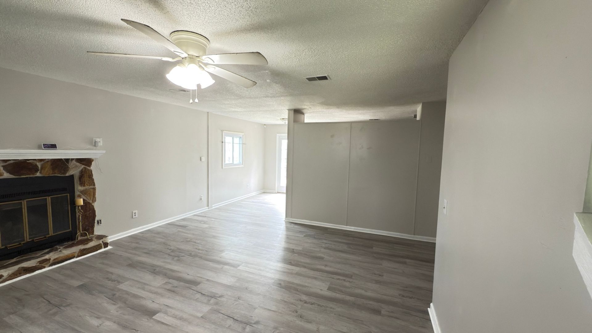 Building Photo - 210 Cuddles Ct