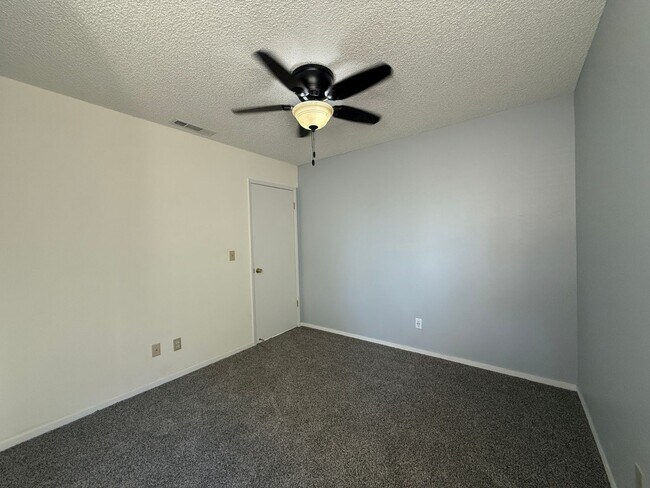 Building Photo - 2 bedroom, 2-bathroom home plus den/office in Fresno, CA!