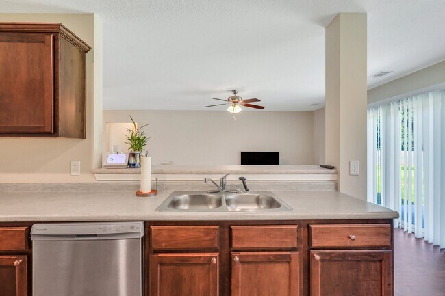 Building Photo - AVAILABLE MID-APRIL 2026! (Pet Friendly)