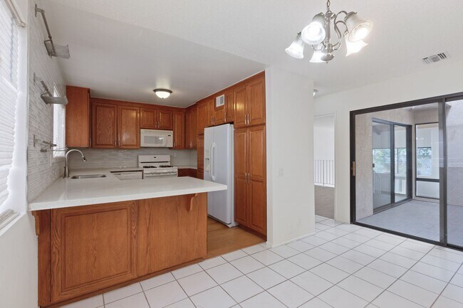 Building Photo - Tri-Level Townhome with Bonus Room | Ranch Los Charcos